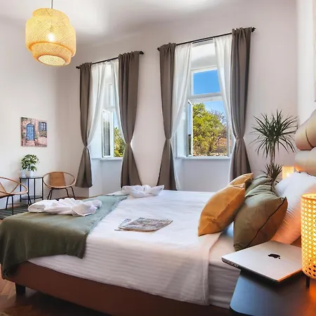 Aaa & With Free Private Parking Apartamento Pula