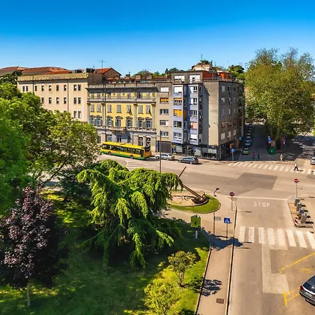 Aaa & With Free Private Parking Apartamento Pula